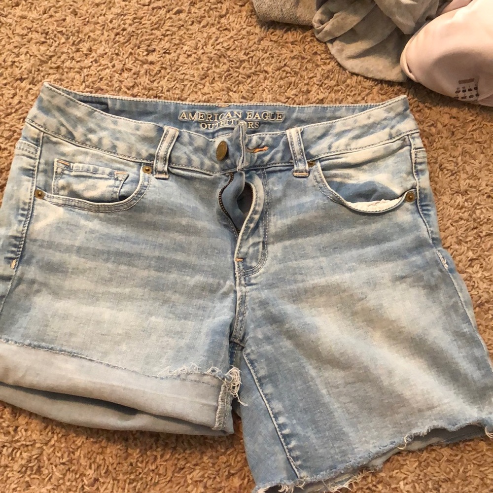 Size 10 American Eagle Jean Shorts-Light Wash